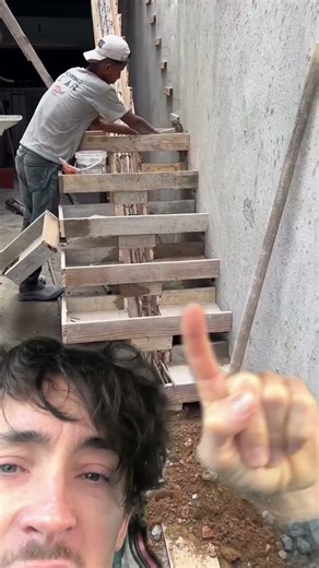🤔 Tutorial for building a staircase: it's super easy! #tip #DIY #renovation #reaction #construction