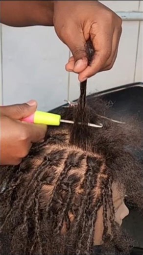 "Mastering #InterlockingBasics: Essential Tips for Stronger #Locs!"