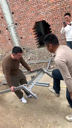 Build Smarter, Not Harder! In Thailand’s fast-paced construction scene, efficiency is king. The Sloping Roof Lifter (LF03) delivers with 300kg capacity and 30m max height – perfect for multi-story roofs. Its 2200W motor (230V/50Hz) powers through tiles, bricks, and glass with ease. Remote control lets one worker do the job of three, cutting costs by 50%. No more delays from manual lifting – achieve 12m/min speed for rapid material delivery. Key advantages: ⚡ Time-saver: Custom height settings ad