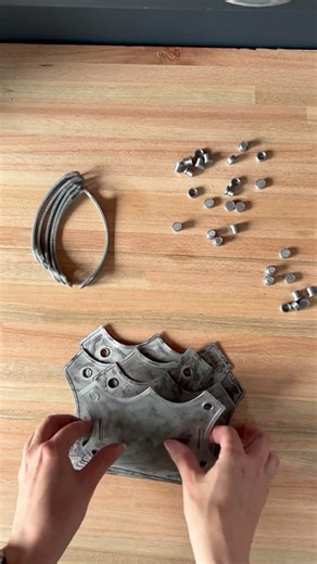 Assembly of our medieval greaves 🛡️#3dprinting #propsmaker #cosplay #props #cosplayprop #armor
