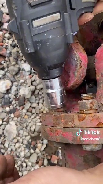 Power Drill Techniques for Removing Rusty Bolts