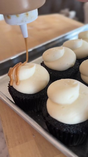 Did you know our Late Night Snack Cupcake was featured on Food Network?!? Check out our episode of Cupcake Wars on Season Seven episode #5 📍260 Granite Run Drive, Lancaster PA 📍24 West Orange Street, Lancaster PA TAG A CUPCAKE LOVER IN THE COMMENTS!🧁 #lancasterpa #lancastercupcake #milkshakes #cupcakes #icecream #bakery #icecream #explore #aesthetic #peanutbutteroreo #strawberrychampagne #saltedcaramel #latenightsnack #foodnetwork