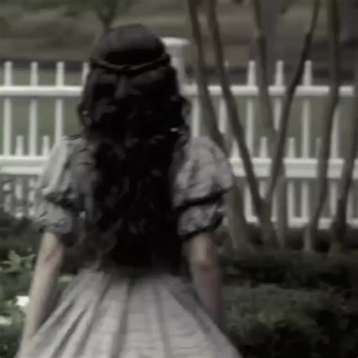 Katherine Pierce: El viaje de amor y supervivencia