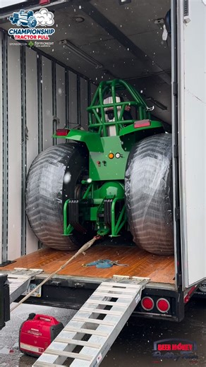 Unloading “Git-Er-Dun Deere” at the 2025 National Farm Machinery Show!! #tractorpulling #nfms | Beer Money Pulling Team