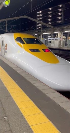 【乗り物】ONE PIECE新幹線 赤色黄色