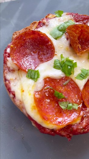 Delicious Breakfast Bagel Pizza Recipe