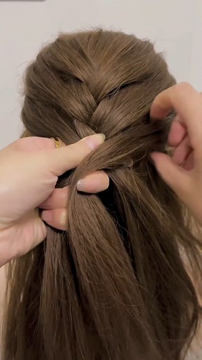 212K views · 1.5K reactions | DIY Hairstyles With Easy Steps | Beautiful Hairstyle Ideas For Women #hairvideos #bunhair #womenhairstyle #summerhairstyles #hairstyles #womanstyle #hairgoals #hairideas #hairstyleforwomen #hairstyletutorials #hairtransformation #everydayhair #haircolor #hairlove #braidedhair #hairhack | Eliana Anderson | Facebook
