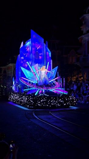 ❄️Elsa on the Frozen Float at Magic Kingdom during the new Starlight Parade! | Amy's Magic & Miles Travel Blog