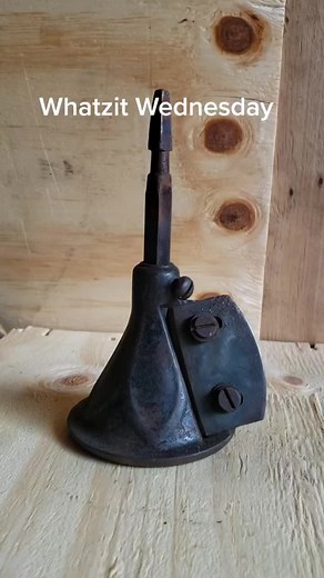 #WhatzitWednesday #guessinggame #rasp #whatisit #mystery #mysteryitem #vintagetools #antiquetools #pointer #spokes #wagonwheel @kirtdavis321