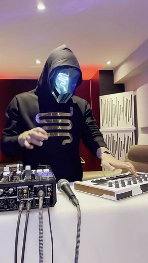 Sickick on Instagram: "ORIGINAL SEASON IS HERE!! Kicking of The Mind Games tour with a taste of new original music to come… 🤤😷 #sickick #original"