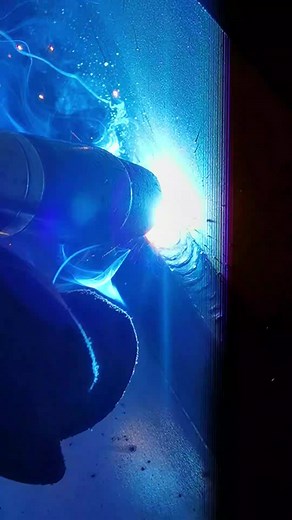 Zavarivanje čelika mag postupkom Mag welding steel #welding #migwelding #zavarivanje #magzavarivanje #zavarivanječelika #weldingsteel #steel #steelconstruction #heavyindustry #industrial #weld #welder #schweißen #schweißer #saldatura #fronius #esab #lincolnelectric #millerwelders #3mspeedglas #kemppi #weldeverydamnday #weldingtipsandtricks #ilovewelding #job #work #tiktok #fyp #viral