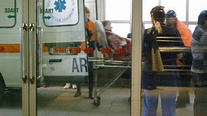 Grav accident de munca! Un muncitor a cazut intr-o bucata de tabla!