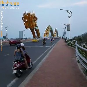 103K views · 3K reactions | Dragon Bridge in Da Nang is the longest bridge in Vietnam, offering a dazzling display of lights, fire, and water that no first-time visitor to Da Nang should miss out on. 岘港的龙桥是越南最长的桥，提供令人眼花的灯光，火光和水景。 | Jack - Vietnam Tour Guide - 越南导游 | Facebook
