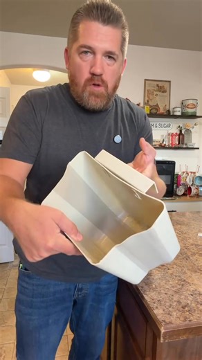 Go green with the Foldable Kitchen Compost Bin! 🌱♻️ Space-saving, convenient, and eco-friendly – perfect for turning kitchen scraps into garden gold. 🌿✨ | Instanttake.com