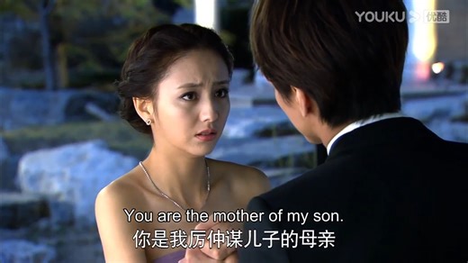 总裁因为灰姑娘被抱而吃醋，竟利用儿子逼她和男律师分手？！ 😠Jealous CEO threatened me by using my son cuz he saw the lawyer touch me! 【恋恋不忘 Loving, Never Forgetting】 📺Watch【Loving, Never Forgetting】on YouTube 👉https://bit.ly/3ujpBct 💜Shop officially licensed merch of your favorite YOUKU programs 👉https://bit.ly/KOITAKEfb #YOUKU #优酷 | 优酷Youku