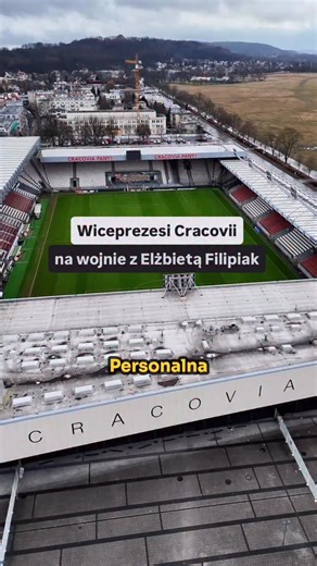 David Amdurer i Murat Colak ujawnili, za ile spółka byłej prezes Cracovii kupiła historyczny teren klubu na Cichym Kąciku. Jeżeli im wierzyć, Pasy otrzymały niespełna 30 proc. wartości. Wiceprezes Colak odpalił bombę, zdradzając nieznane dotąd informacje o transakcji. „Mieliśmy tereny należące do klubu, które mogły być szansą dla sportowców Cracovii. Mogliśmy je wykorzystać, a zostały oddane” Przekazał, że teren na Cichym Kąciku najpierw był warty ok. 30 mln zł, po korekcie ok. 33 mln zł, a Crac