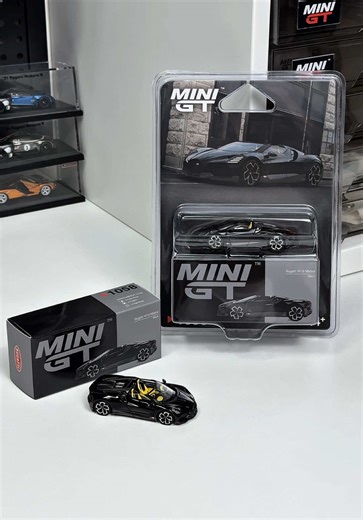 Unboxing MiniGT Bugatti W16 Mistral: 1:64 Scale Review