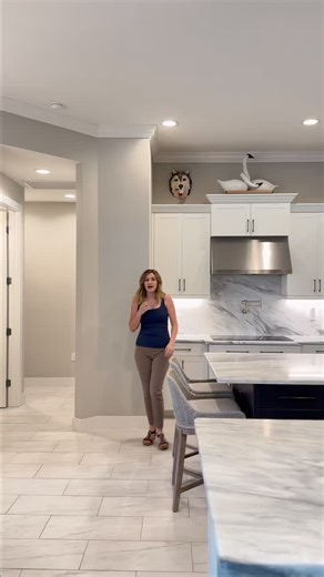 We’re loving some of the high-end features we’re seeing in Southwest Florida homes lately! From soaring coffered ceilings and elegant crown molding to chef’s kitchens with dual islands, these details elevate everyday living. Outdoor spaces are designed for entertaining and relaxing, with heated saltwater pools, in-pool lounges, covered lanais, and golf course or waterfront views. Luxury is in the details, and we can’t get enough of it! 📍 3847 Bordeaux Dr, Punta Gorda | For Sale! #FloridaRealtor