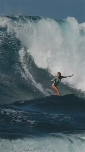 The coolest Gen Z surfer girl is back riding the big waves! Meet my favorite teenage female surfer from Hawaii 🌊🏄‍♀️ #Surfing #WaveRider #Amazing #Sports #Girls #OutdoorMaster | Surfing Skills