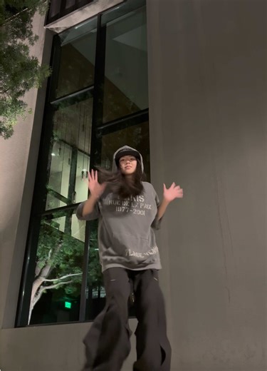 Moonwalkin’ #moonwalkin #longshot #dance #fyp #trend | dance