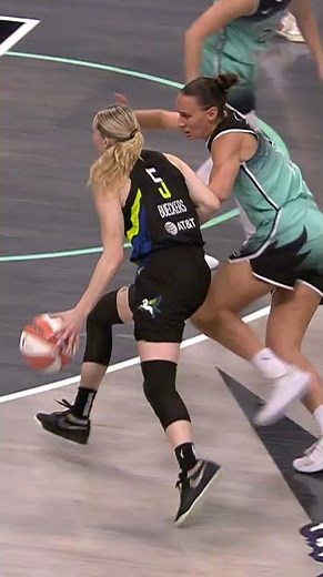 Paige Bueckers’ Midrange Masterclass at No. 1 | Rookies Week