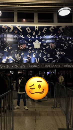 can someone explain why ttc doesn’t have service in the subway pls… stm gave us service in the metro a decade ago 😠 #stm #ttc #montreal #toronto