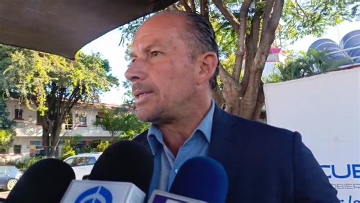 El titular de la Secretaría de Desarrollo Sustentable y Servicios Públicos de Cuernavaca, Guillermo López Mejía informó que avanza en un 80 el programa de bacheo con una nueva estrategia, porque se trabaja con tres a cinco camiones diarios, lo que ha reducido las quejas de la población. El funcionario municipal dijo que el 80 por ciento de avance es en las colonias principales y lo que siguen son las colonias con una inversión de 16 millones de pesos y esperan una ampliación más de 5 millones de
