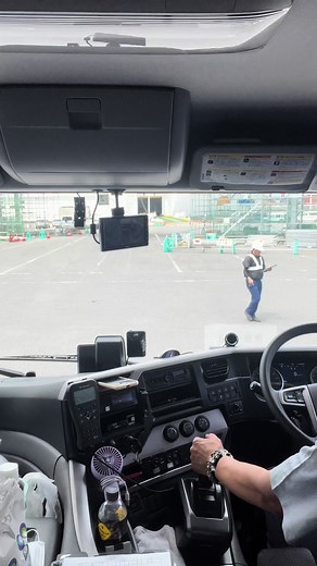 フェリー乗船⛴#トラック#車窓#青森県#八戸市#八戸フェリーターミナル#シルバーフェリー#2階乗船表側🚚