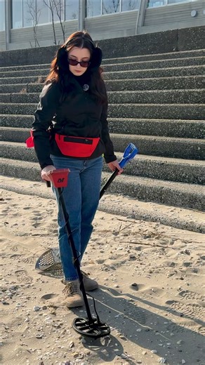 1 Yen Find 🤯 #metaldetecting #treasurehunt #beachmetaldetecting #minelab #pinpointer