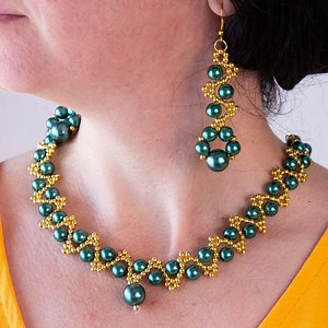 371K views · 18K reactions | An easy beaded necklace/earrings - DIY gift jewelry! | Miarti - Creative ideas | Facebook
