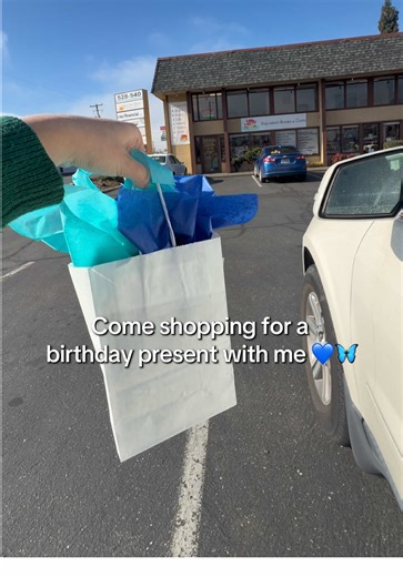 Gift giving is my love language😌✨ Do you know your love language? #shopping #crystals #aqaurius #present ##lovelanguages