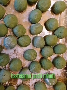 GNOCCHI DI PATATA E BROCCOLI ripieni di SALSICCIA saporitissimi... #BroccoloChallenge https://blog.cookaround.com/gaianna/ricetta-gnocchi-di-patate-e-broccoli-ripieni-di-salsiccia-senza-glutine/ | Cookaround - Cucina e Ricette