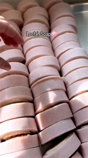𝐉𝐞𝐧𝐧𝐢𝐞 𝐁𝐞𝐚𝐮𝐭𝐲 𝐂𝐨🎀 on Instagram: "Loofah Soap #foryou #shopping #handmadesoap #viralreels #soaps #loofah"