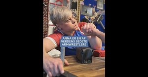 "... og så kan jeg høre hendes albueknogle sige krzzzz" 🥵 Anna Grönlund er blandt verdens bedste armwrestlere. En sport, hvor man ikke skal være bange for smerte. Se "Anna lægger arm med fordommene" på tv2nord.dk/play | TV2 Nord