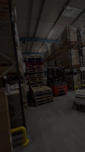 🚨 NEW STOCK ALERT – PALLET WAREHOUSE DROP! 🚨 Fresh arrivals just landed in our warehouse and they’re moving fast! We now have Amazon Mystery Boxes, Amazon Returns, electronics, home & kitchen appliances, small & large home appliances, TVs, computers, phones, gaming items, and gadgets. Fashion lovers, we’ve got you covered too! 👕👗👟 Available stock includes baby dresses, men’s and women’s clothing, adult wear, shoes, bags, and mixed apparel pallets. Also in stock: household items, tools, toys