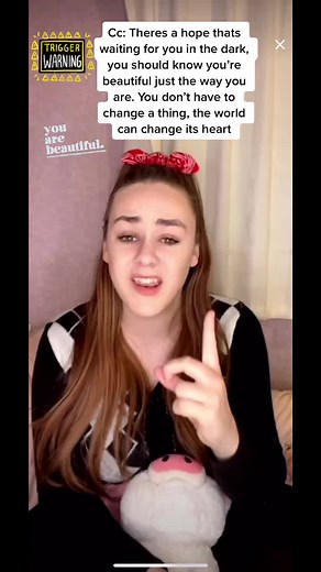 The incredible @jadekilduff signs part of ‘scars you your beautiful’ in BSL/sse TRIGGER WARNING #fyp