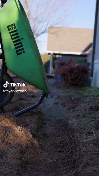 Installing block edging! #outdoors #landscaping #plants #lowes #hardscapes #flowerbeds #arkansas #northwestarkansas