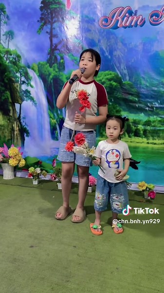 Sầu Tím Thiệp Hồng Karaoke - 2 chiếc em con này đổi không khí