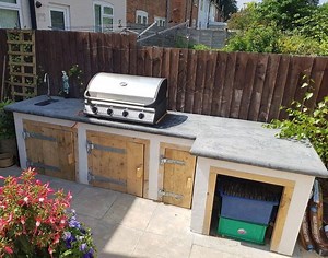 Outdoor Kitchen - Casting Concrete Worktop With Curved Edges