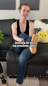 I learned pretty quickly that how you dress when going in for a prosthetic appointment MATTERS! It’s important to be able to easily access and take off/put on your leg. This is an example of the thought process for prosthetic appointment day outfit choices and why! | Footless Jo