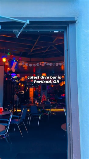 Kimberlynn | Portland Content Creator on Instagram: "f you’re into Portland history, dive bars with character, and places that haven’t tried to reinvent themselves for Instagram… @sandyjugtavern is the spot. veggie burger is lit here too, don’t skip the food!"