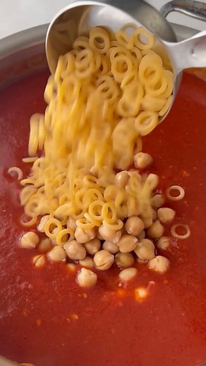 🥣 recipe 4/5 of my most popular soups I love this cozy meal as much as my kids do. Inspired by Italian Pasta e Ceci, this soup is thick and almost reads more like a stew with tender pasta shapes and hearty chickpeas. It's great for lunches packed in a Thermos too! Recipe here: https://inquiringchef.com/20-minute-smoky-tomato-soup-pasta-chickpeas/ | Inquiring Chef