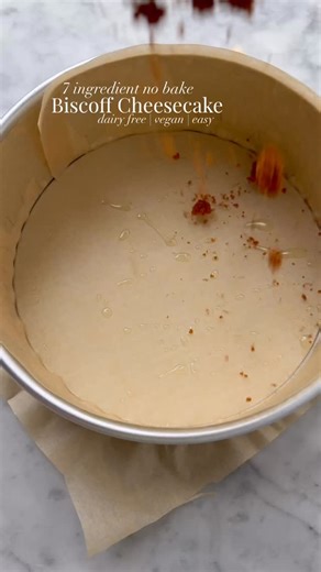 Creamy NO BAKE Biscoff Cheesecake!! Just 7 simple ingredients, no dairy (and vegan! 🌱) and filled with the easiest silky cookie butter cheesecake batter 😮‍💨you only need a food processor or blender and springform pan to make it, and it sets perfectly with melted cookie butter atop 🥹 It’s honestly a bit too easy, fair warning 😂full recipe is on my site thebananadiaries.com (in profile). ENJOY!! ENJOY!! | The Banana Diaries