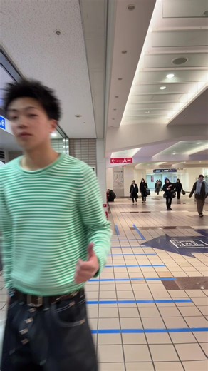 結構TikTok辞めないで欲しいっていう声が多くてやっぱり辞めません!!ってのは嘘で31日でしっかりやめます。今Instagram力入れてやってるからみんなInstagramで「m_racchin」で検索して欲しい あとこのデニム、職人さんの手で全部作ってるから本当に形が良くて理想的なデニムすぎて週8で履いてる あとカウンタークロスじゃないから @BELVET #回転界隈