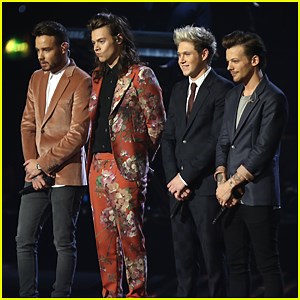 One Direction Share Hug On Stage At ‘X Factor’ Final After Performing ‘History’