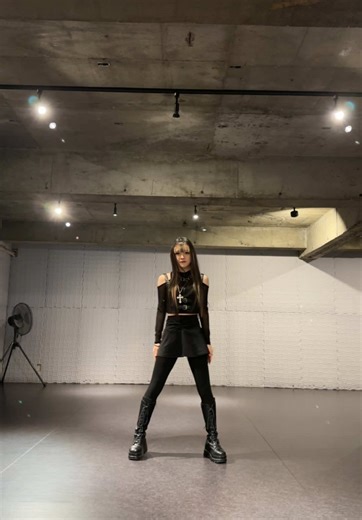 アヤバンビのVOGUEダンス