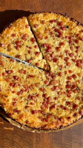 🧅 German Onion Pie (Zwiebelkuchen) ➡️ Recipe ⬇️ #zwiebelkuchen #germanfood #onionpie #cozyfood #homemade #deliciousbites #foodlover | Essen Paradies