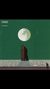 Crises - Mike Oldfield. ( Inicio Concierto) Hablamos de este disco y su historia? Primera parte. 1983, el tito Mike estaba cumpliendo los 30 y tenía la cabeza como un bombo. La discográfica Virgin (con Richard Branson dándo la vara) quería éxitos comerciales, nada de sinfonías de 20 minutos sin letra, que eso era ya historia, los grupos sinfónicos desaparecían y los que quedaban se adaptaban a los nuevos sonidos y esquemas comerciales ​Mike Oldfield se metió en su casa de Denham (Buckinghamshire