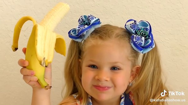 Diana Draws and Names Fruit Educational Video for Kids