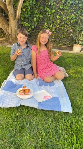 1.3K views | 泌 Springtime Treats! Try these delicious treats-soft pretzels filled with whipped topping @sodelicious and roll in your favorite sprinkles! Happy Spring!Shop now!➡️esprovisions.com#esprovisions #loveeverybite #softpretzels #pretzels #pretzellover #pretzellove #pretzelbites #softpretzel #simplesnacks #snackingtime #snacktime#laeats #chicagoeats #nyceats #phoenixeats #bostoneats | Eastern Standard Provisions | Facebook